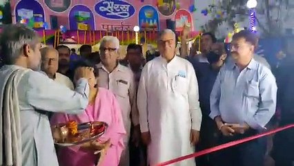 लौटी सरस पार्लर की रौनक