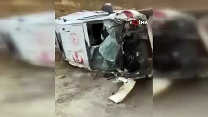 Hasta taşıyan ambulans yan yattı! Yaralılar var