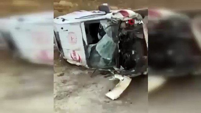 Hasta taşıyan ambulans yan yattı! Yaralılar var