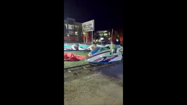 Quand le petit train du parc déraille... Improbable