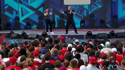 Craig Kielburger Tells Story of WE Charity (In French) At WE Day Canada