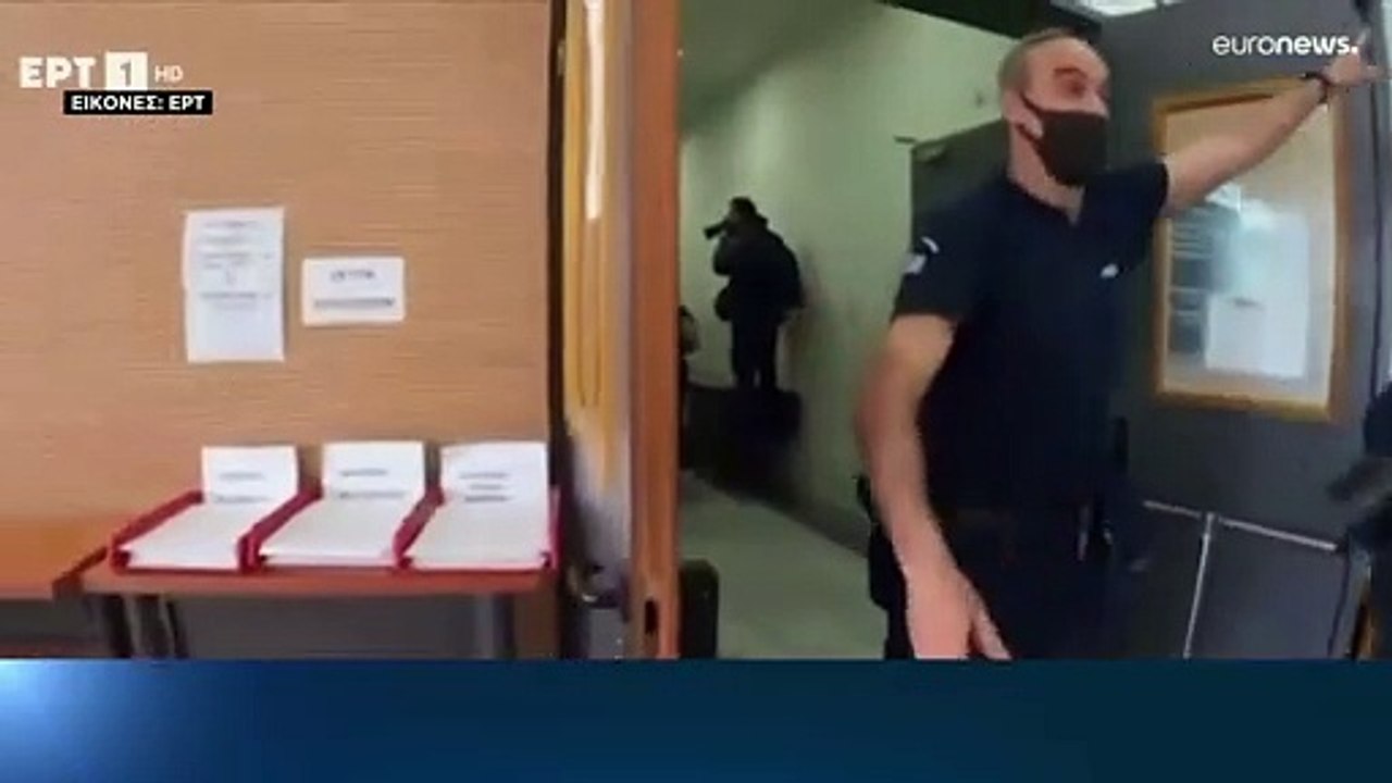 Δίκη για το θάνατο του Ζακ Κωστόπουλου: Υπό κράτηση οι δύο καταδικασθέντες - Αθώοι οι αστυνομικοί