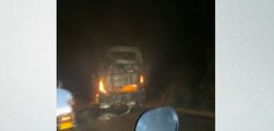 Terror en carretera: encapuchados quemaron bus en Antioquia