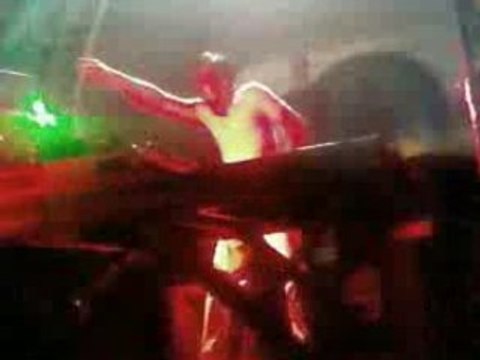 John Louly mix live au Titan le 08.03.08 - video 4