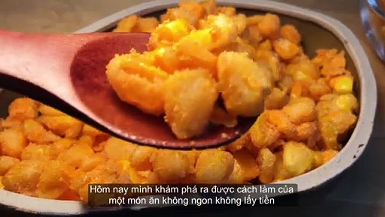 Thử đập một quả trứng vào bắp ngô kết quả thật bất ngờ