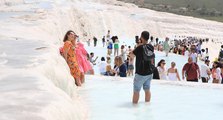 Turistler Pamukkale’ye akın etti