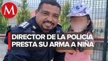 Director de policía en Cuautlancingo causa polémica al prestar arma a niña para una foto