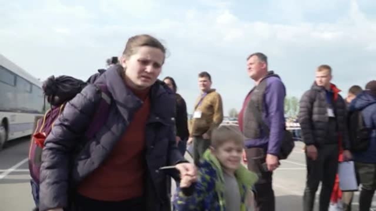 Llegan a Zaporiya los primeros supervivientes de Azovstal