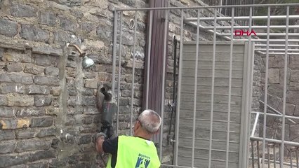 DEMİR KORKULUKLARLA KAPATILAN SAHİL, BELEDİYE EKİPLERİ TARAFINDAN TEKRAR HALKA AÇILDI