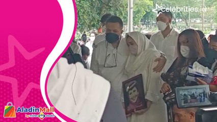 Duka Mendalam Menyelimuti Pemakaman Mieke Wijaya di TPU Tanah Kusir