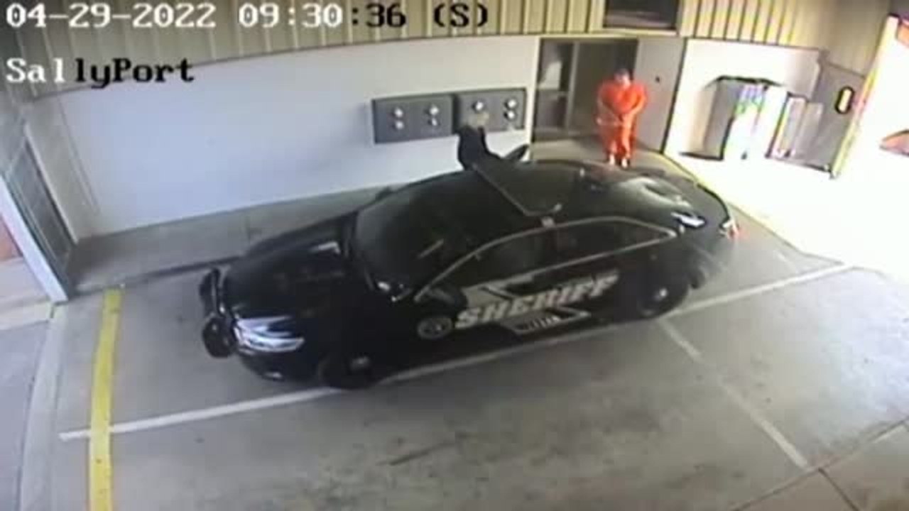 La subdirectora de una cárcel de Alabama se fuga con un preso peligroso