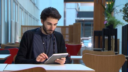 El paro baja en 86.260 personas en abril y los contratos fijos se cuadruplican