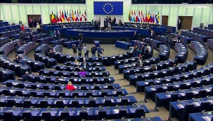 Ursula Von der Leyen annonce la fin de l'approvisionnement en pétrole russe brut "dans les 6 mois"