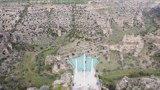 (FPV DRONE) - 77 kilometrelik Ulubey Kanyonu doğa tutkunlarını kendine çekiyor