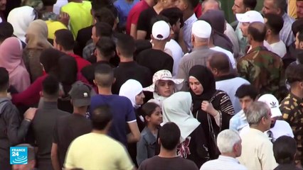 مئات الأهالي يتجمّعون في دمشق بانتظار وصول سجناء يشملهم العفو الرئاسي