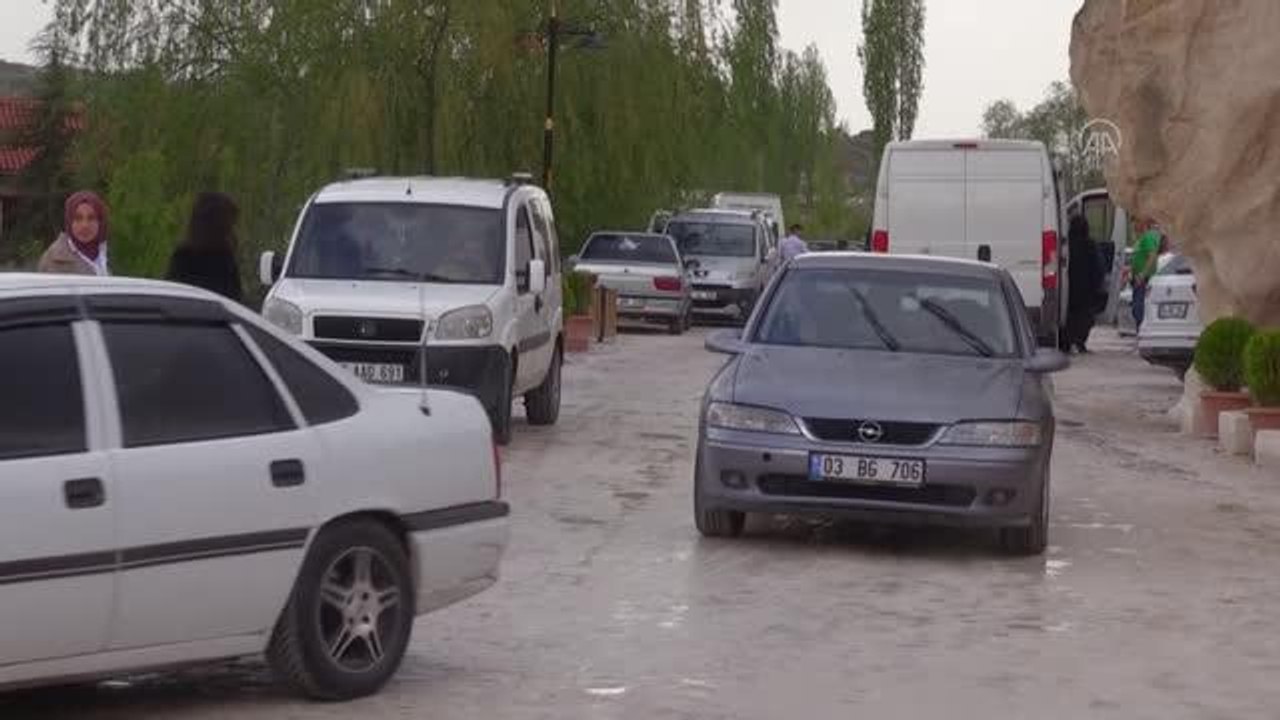 AFYONKARAHİSAR - Frigya'daki esnaf turist yoğunluğundan memnun