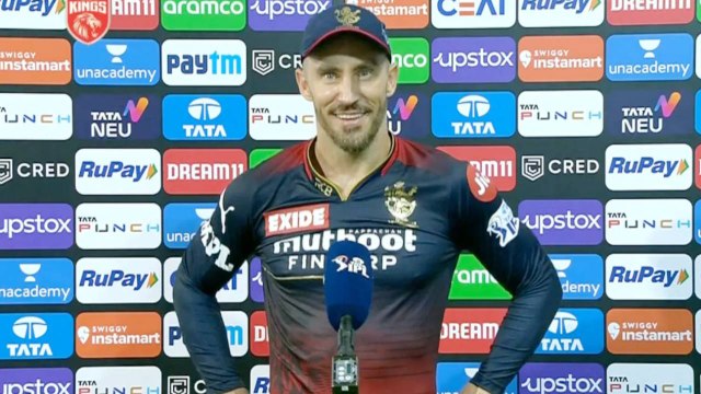 CSK Captain Ms Dhoni కి RCB కెప్టెన్ ఎలివేషన్ | CSK Vs RCB | Telugu Oneindia