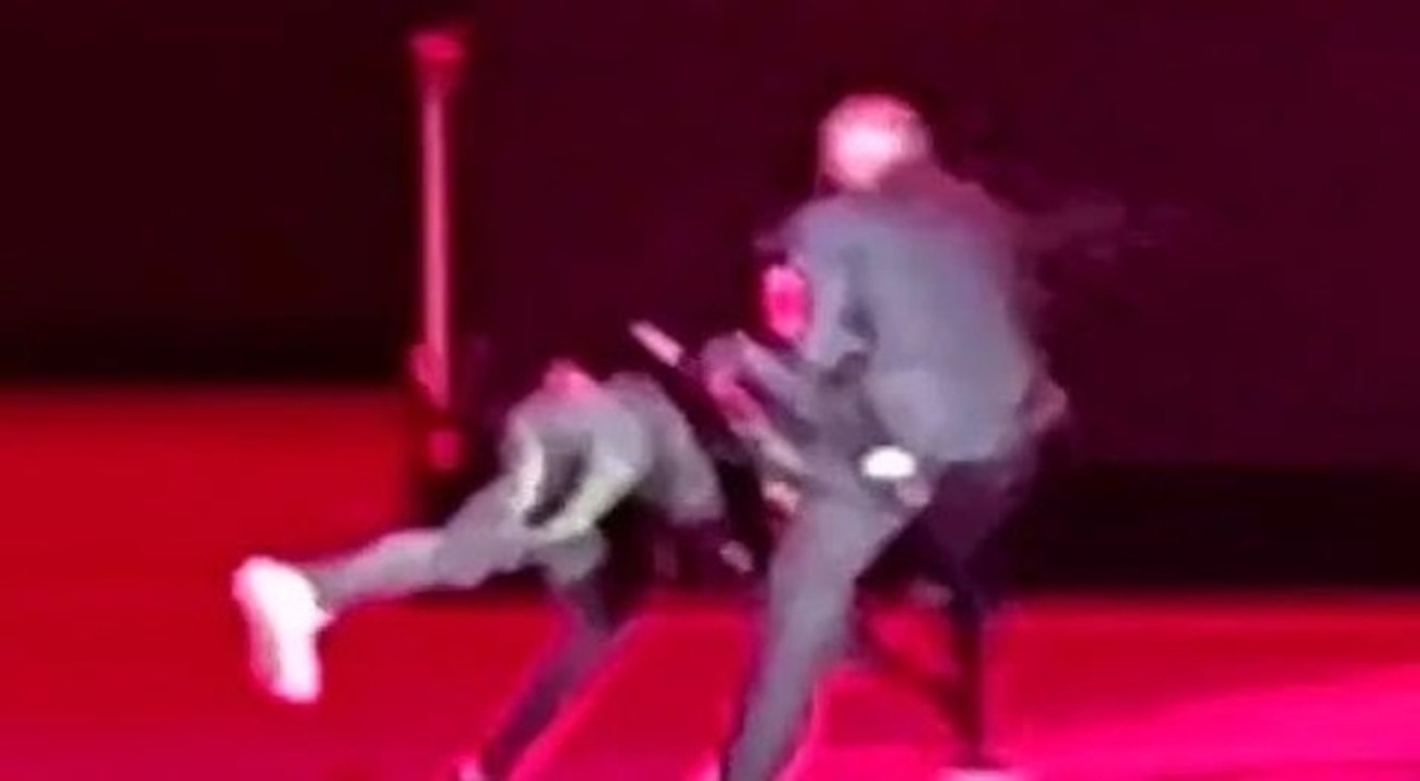 Dave Chappelle gets attacked by fan during Netflix Is a Joke stand up comedy special in LA