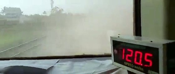 देखते ही देखते ट्रेन ने पकड़ी 121.7 किलोमीटर प्रतिघंटा रफ्तार