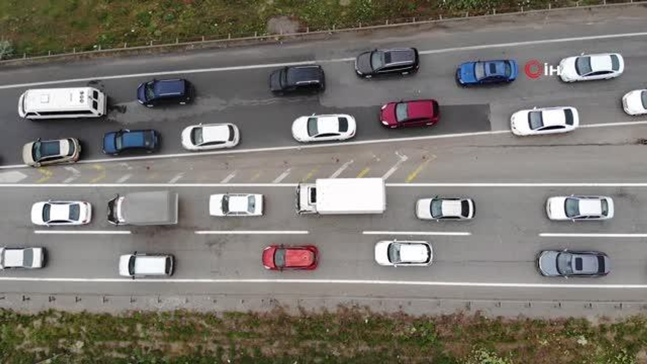 Tatilciler dönüş yoluna geçti, 43 ilin geçiş güzergahında trafik durma noktasına geldi