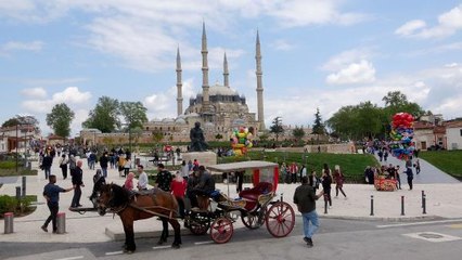 Son dakika haberi... EDİRNE'DE YARIN YAKILACAK KAKAVA ATEŞİ ÖNCESİ TURİST YOĞUNLUĞU