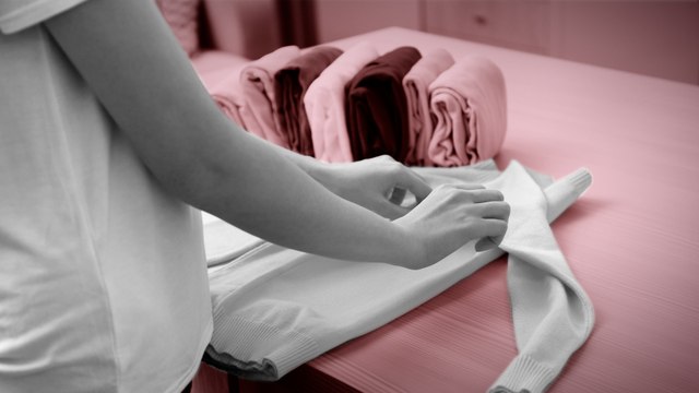 El truco definitivo para doblar las sudaderas y ahorrar espacio