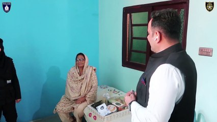 ڈی آئی جی سیکیورٹی اینڈ ایمرجنسی سروسزڈویژن ڈاکٹر مقصود احمد کی عید کے دن شہیدوں کے گھر آمد