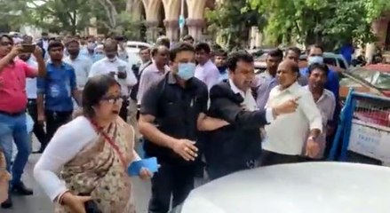 প্রবীণ কংগ্রেস নেতা পি চিদাম্বরমকে ঘিরে বিক্ষোভ কলকাতা হাইকোর্টে কংগ্রেসী আইনজীবিদের