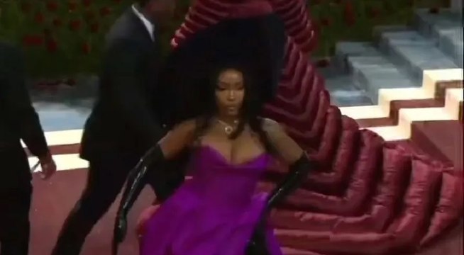 SZA says she is frustrated by the fans and she only does music because she loves it, not for the fans