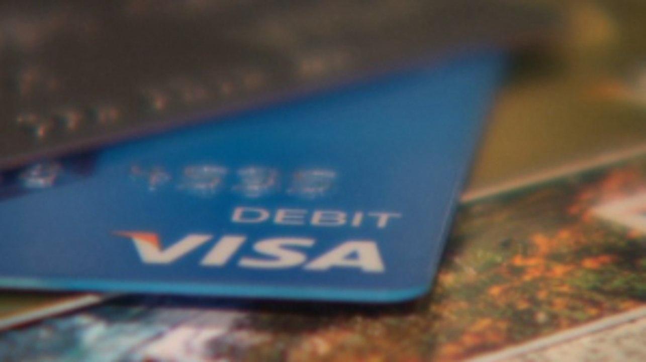 How You Can Declutter Your Wallet and Still Keep The Most Important Cards in There