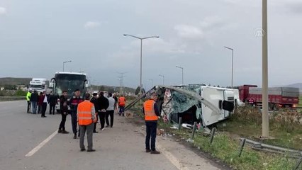 GAZİANTEP - Yolcu otobüsü ile tırın çarpışması sonucu 14 kişi yaralandı