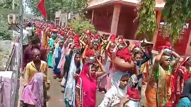 हर-हर गंगे के नारे के साथ निकली कलश यात्रा