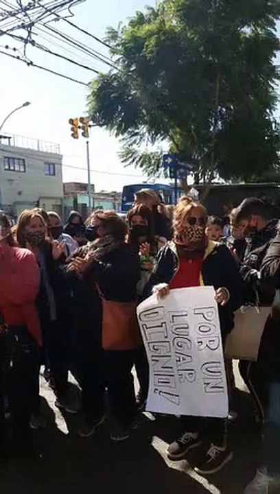 Protesta de feriantes en Avda. Güemes y 9 de Julio