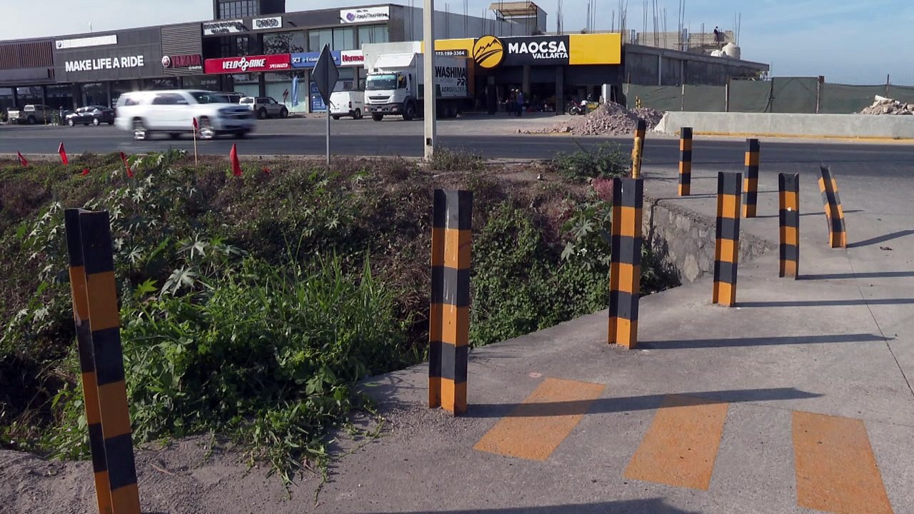 Cierran carretera 200 por obra para evitar inundaciones en Las Juntas | CPS Noticias Puerto Vallarta