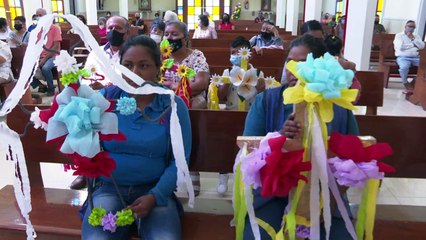 Mujeres albañiles se integran a celebración de la Santa Cruz | CPS Noticias Puerto Vallarta