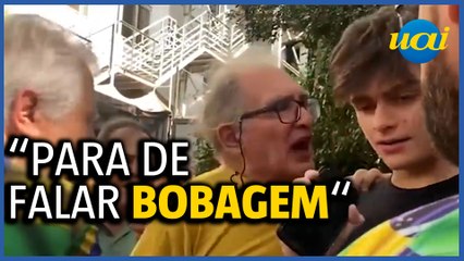 Jovem questiona Carla Zambelli e irrita apoiadores de Bolsonaro
