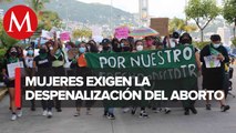 Organizaciones feministas marchan a favor del aborto en Guerrero