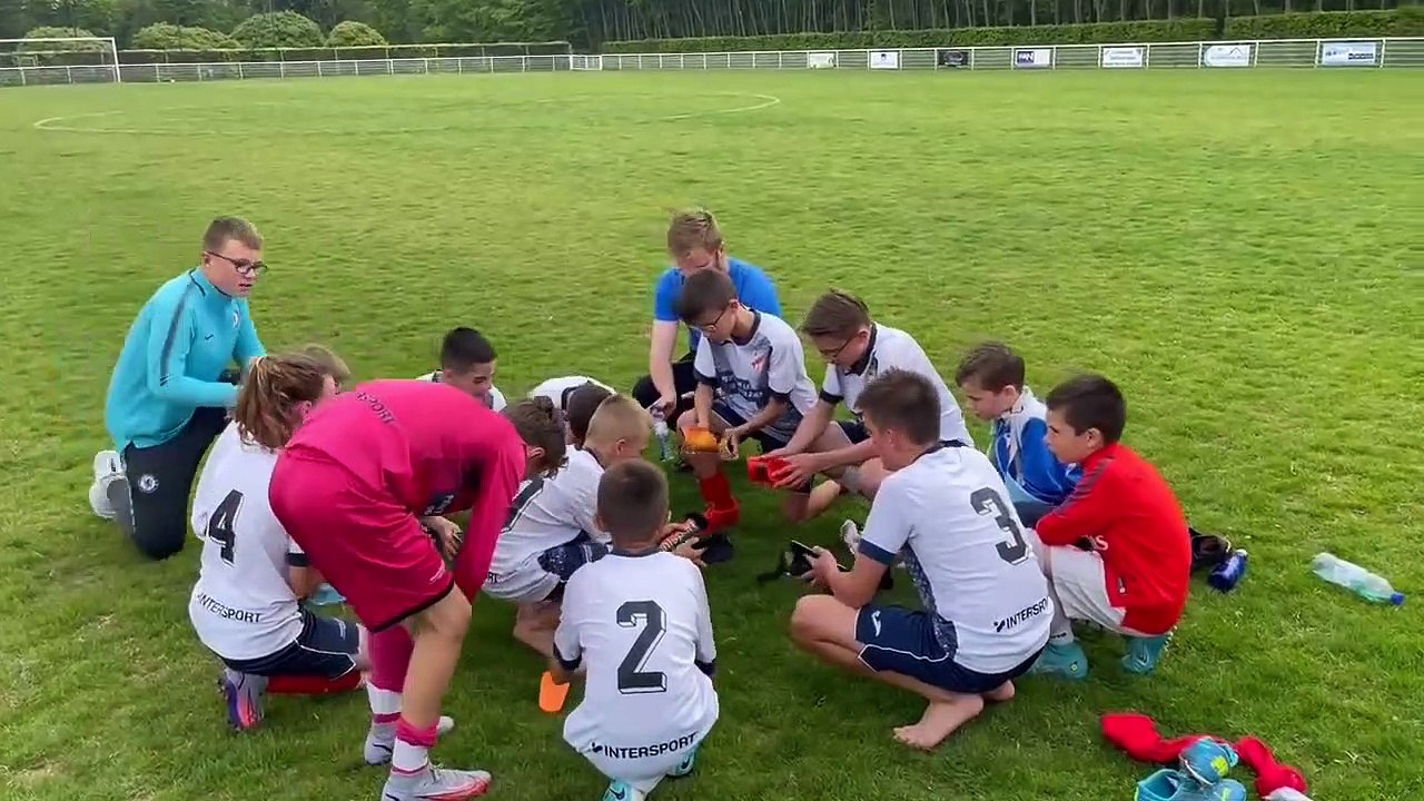 Célébration Victoire ! ES Tourville / JS St Nicolas Béthune (championnat U13 D1 le 04/05/2022)