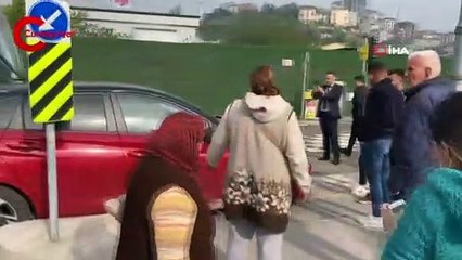 Eyüpsultan'da raylara giren otomobile tramvay çarptı!