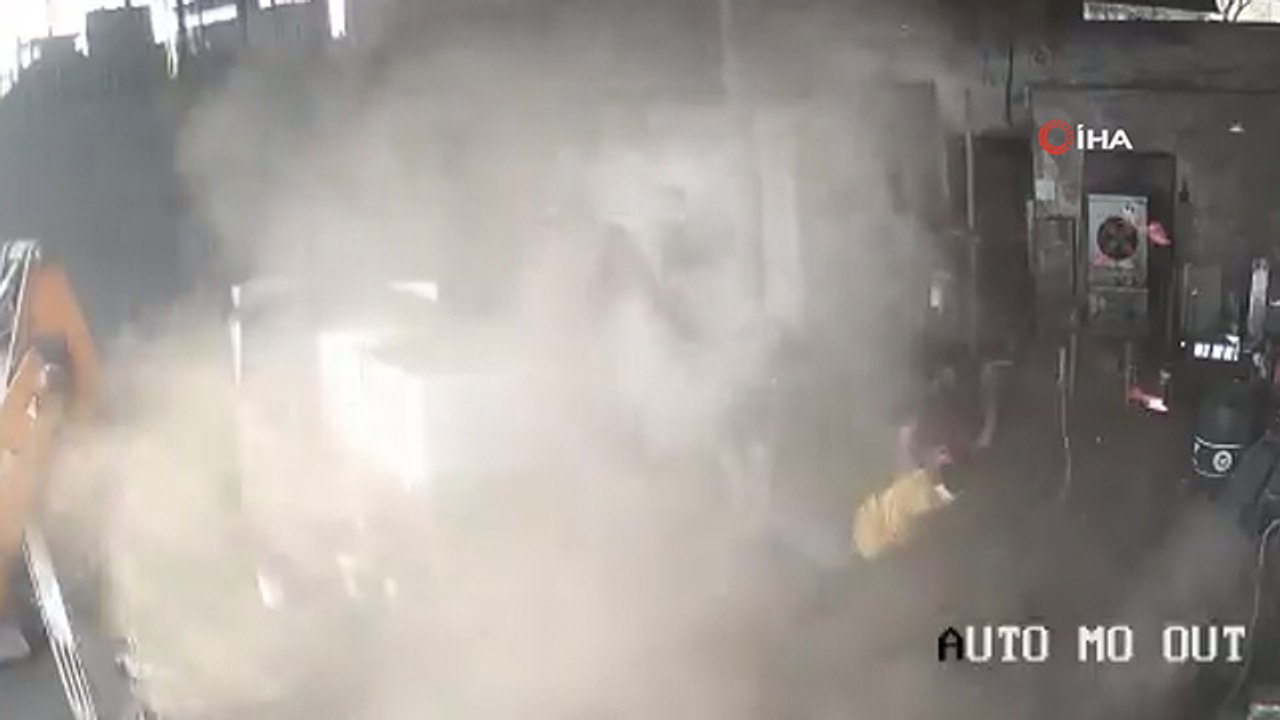 Hindistan’da buldozer lastiği şişilirken patladı: 2 ölü