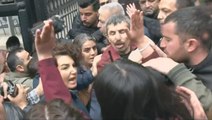 HDP binası önünde gerginlik! Evlat nöbetindeki ailelerle partililer birbirine girdi