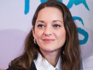 “Mais quelle honte !” : Marion Cotillard, très remontée, interpelle Emmanuel Macron et lui demande de “rendre des comptes” !