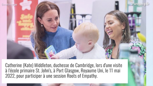 Kate Middleton : Sous le charme d'un bébé en Ecosse, elle recycle une tenue culte !