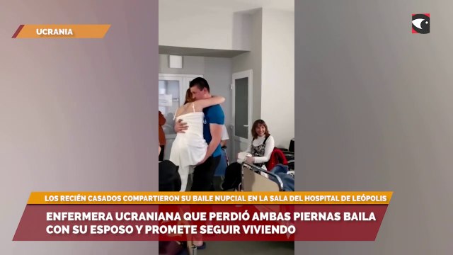 Enfermera Ucraniana que perdió ambas piernas baila con su esposo y promete seguir viviendo