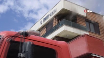 Evi saran alevler arasında balkonda mahsur kaldılar... Baba itfaiyenin uzattığı merdivene önce eşi ve çocuğunu bindirdi