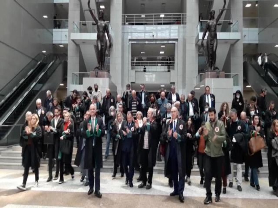 Gezi Parkı Davasında Hapis Cezasına Çarptırılanlar İçin Adalet Nöbeti: "Türkiye, İnsan Haklarına Saygılı, Sosyal Bir Hukuk Devleti Olma Niteliğini...