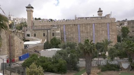İsrail, El Halil'deki Harem-i İbrahim Camisi'ne İsrail bayrağı dikti