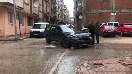 Elazığ'da minibüs ile otomobil çarpıştığı kazada 3 kişi yaralandı
