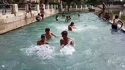 किसी ने नहाकर तो किसी ने पेड़ो की छांव में राहत पाने का जतन किया