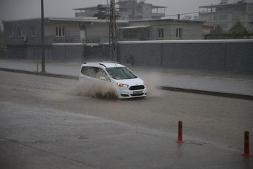 Sağanak hayatı olumsuz etkiledi